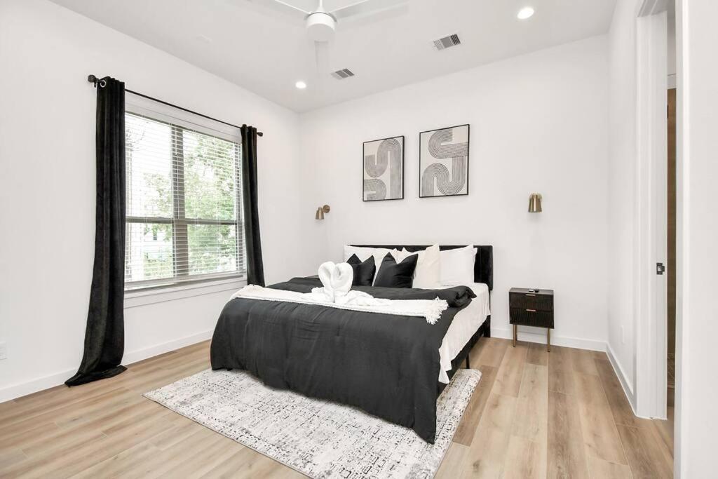 휴스턴 Chateau De Amour- Exquisite Townhouse - Med Center, Downtown Htx 빌라 외부 사진